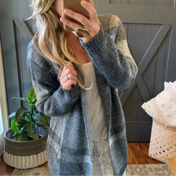 EUC Plaid Black Grey Hooded Cardigan Sweater Coat Shacket - Picture 6 of 7